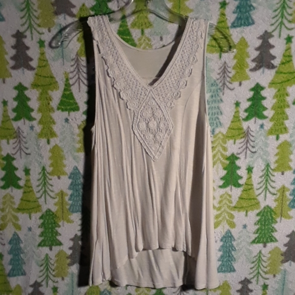 Tops - White V-neck tank top